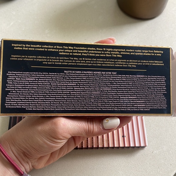 Two faced Born this way neutral eyeshadow - Picture 4 of 4